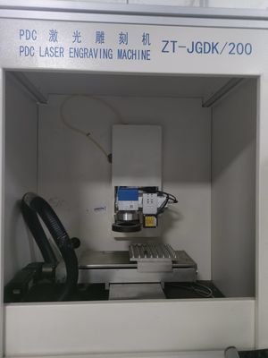 2Μηχανή χαρακτικής λέιζερ.5kW 200 * 200 * 60mm Ταξιδιωτικό τραπέζι